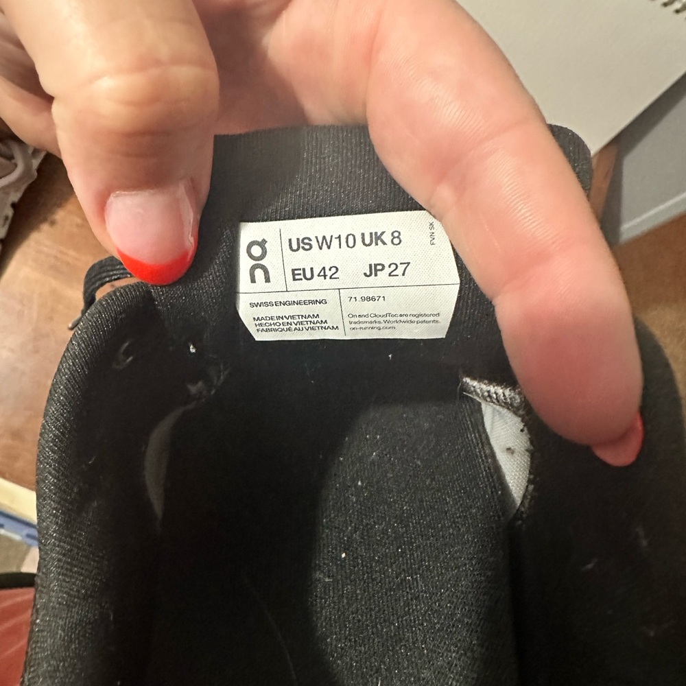 On cloud shows size 10